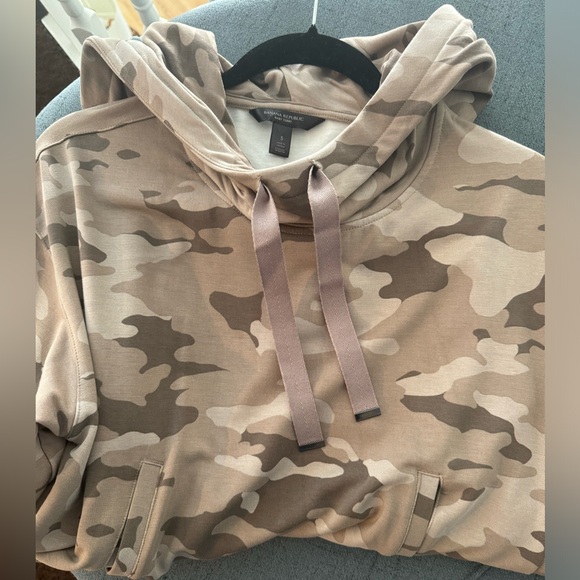 Banana Republic cargo pants/hoodie with pockets. Size small - Picture 2 of 6